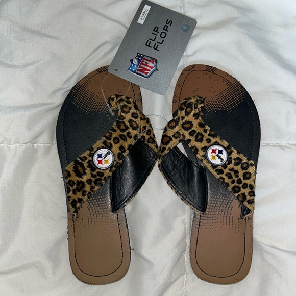 Women’s extra small flip-flops and NFL Steelers - Picture 1 of 3